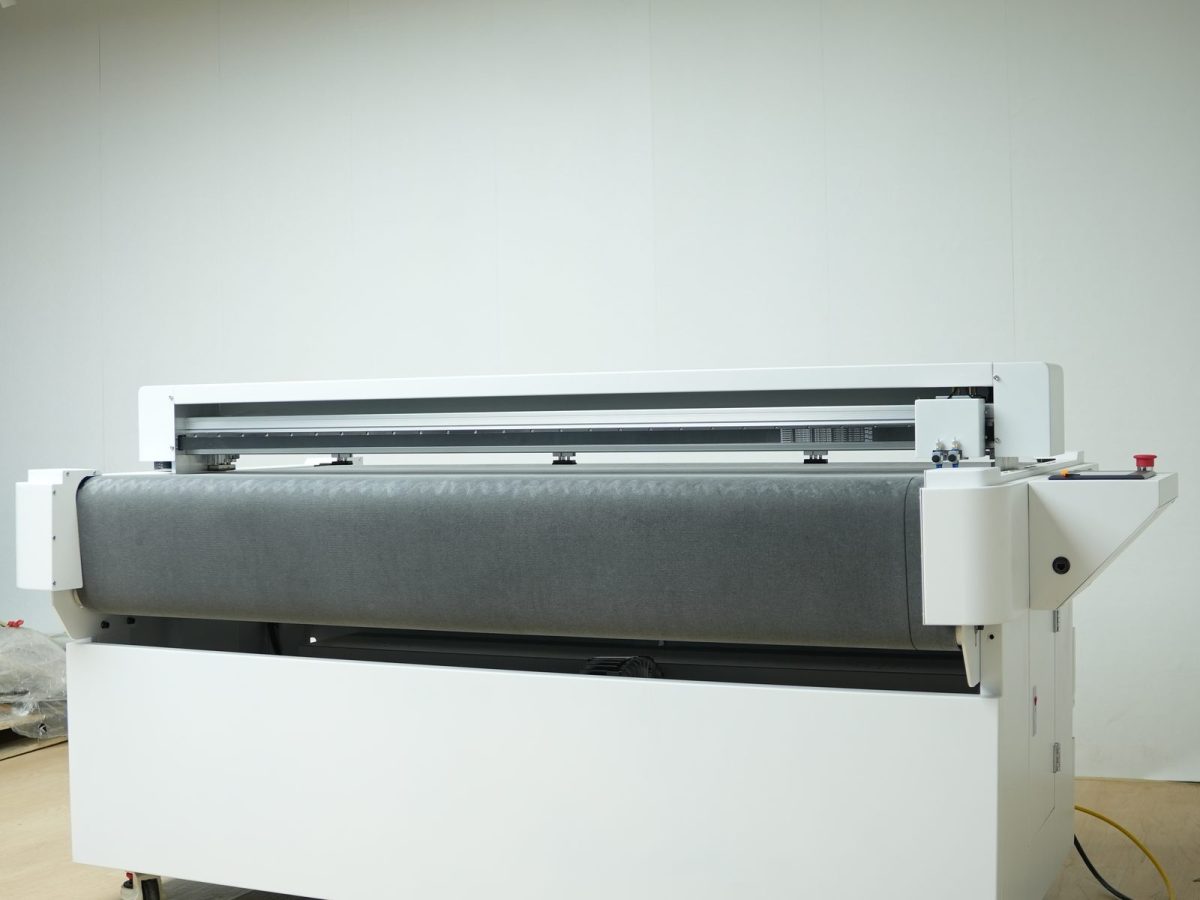 Velora F1660 Auto-Feeding Flatbed Cutter