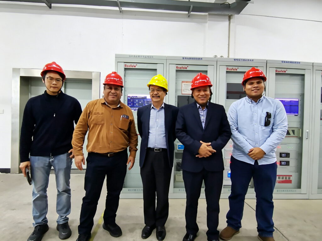 Peruvian distributor IMG Equipamientos visiting Zhejiang Rsafele Electric
