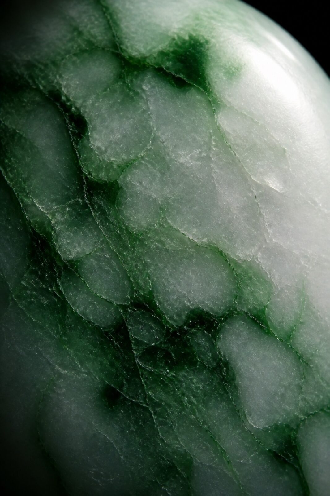 Moss-in-snow jadeite ring in brushed platinum
