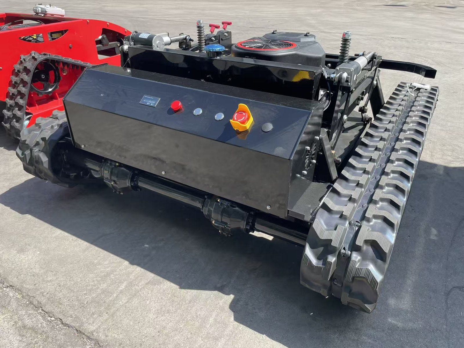 SH-1000DL Heavy Track Remote Control Mower - Image 4