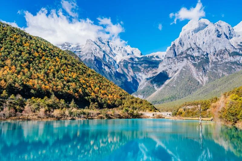 A 7-day tour to experience the ethnic minority culture of Yunnan, including Lijiang Ancient Town, Jade Dragon Snow Mountain, Lugouhu Lake.