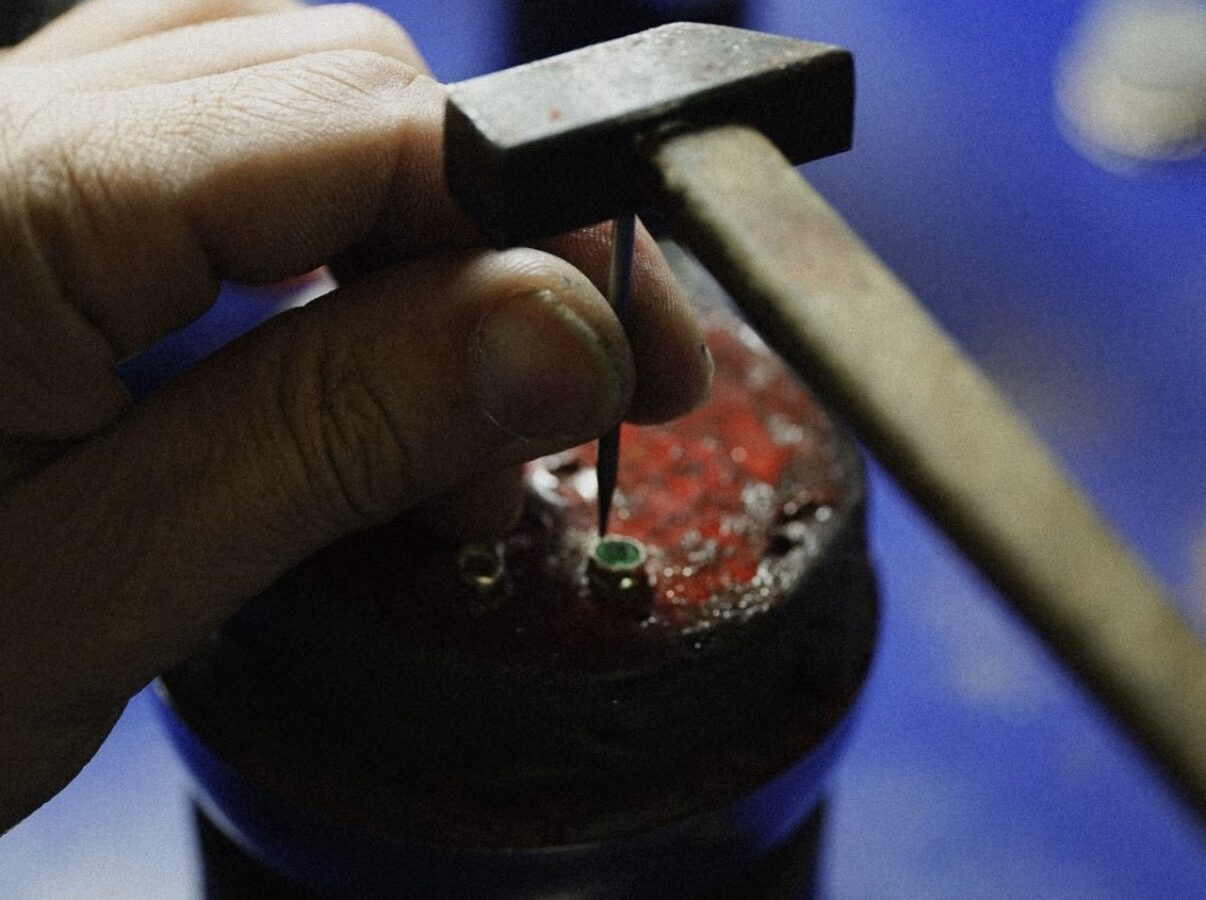 注重每一個細節，皆為手工定製，到手細節全對，放心配戴