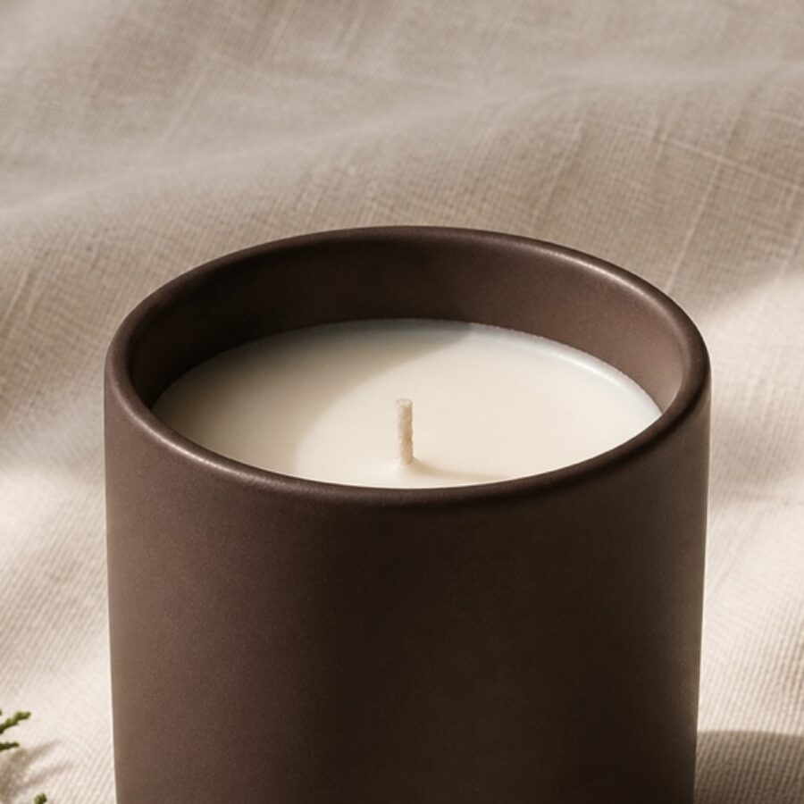 Cedarwood & Vetiver Candle - detail view A
