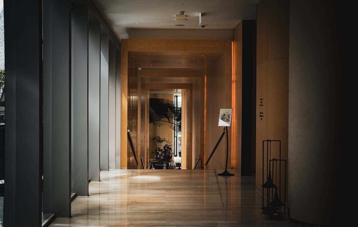 Gallery lighting scene